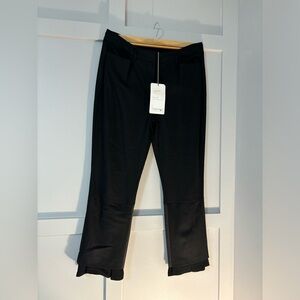 NWT Kit and Ace Cropped Ruffle Bottom Pant with Zipper Back and Pockets